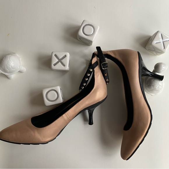 Kenneth Cole Reaction Shimmery Nude Heels - Picture 2 of 2